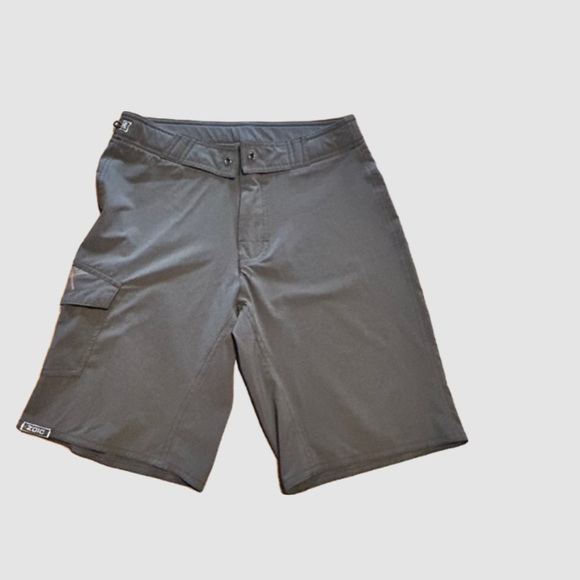 ZOIC Boys shorts 10/12 L Excellent condition 1 side pocket w/velcro closure - Picture 1 of 5